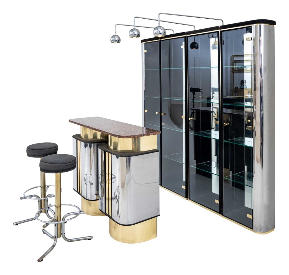 Hollywood Regency Bar with Counter, 1970s, Set of 4: Large cocktail bar with illuminated glazed back wall, large counter and matching set of bar stools. The bar is made of aluminium and brass. The countertop is made of rose-coloured granite.Dimensions o