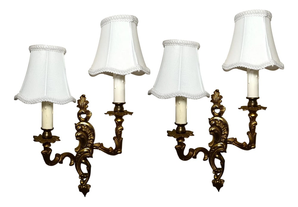Wall Lights in Gilded Bronze, 1960s, Set of 2: A marvelous pair of palazzo lights, true masterwork of Ambiental Art, as much for interior decor as they are collectible, handcrafted with the unmistakable mastery of the Italian bronze artisans. Gene