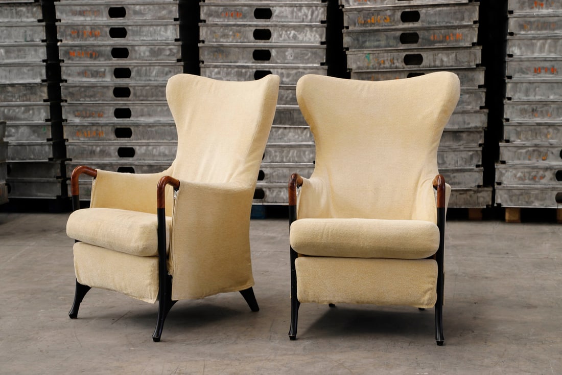 Set of Wing Armchairs by Umberto Asnago for Giorgetti: Umberto Asnago's wing armchairs for Giorgetti / Progetti in Bouclé wool fabric. Country of Manufacture: Italy Design Period: 1980 to 1989 Production Period: 1980 to 1989 Restoration and Damage