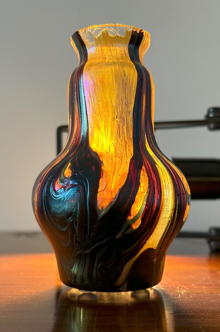 Art Nouveau Iridescent Glass Vase, 1890s - 6