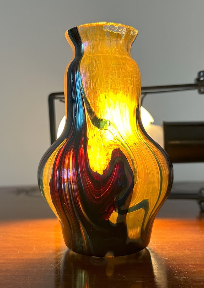 Art Nouveau Iridescent Glass Vase, 1890s - 9