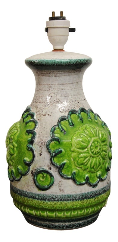 Green Scratch Table Lamp attributed to Rinascimento: A vintage desk lamp by Italian house Nuovo Rinascimento from the 1960s. Made with scratch décor technique and a hand-painted greenglaze. Design Period: 1960 to 1969 Production Period: Unknown Det