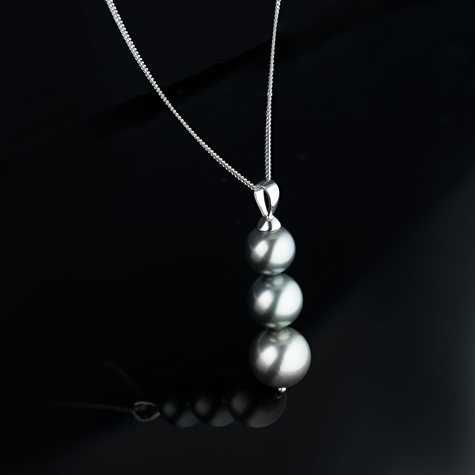 18 Carat Tahitian Graduated Pearl Pendant Necklace: 18 carat white gold Akoya pearl and diamond necklace with 3 detachable clips Length 18" Metal Type 18ct White Gold Pearl Type Tahitian Pearl Size 8.5-10.5mm Diamond