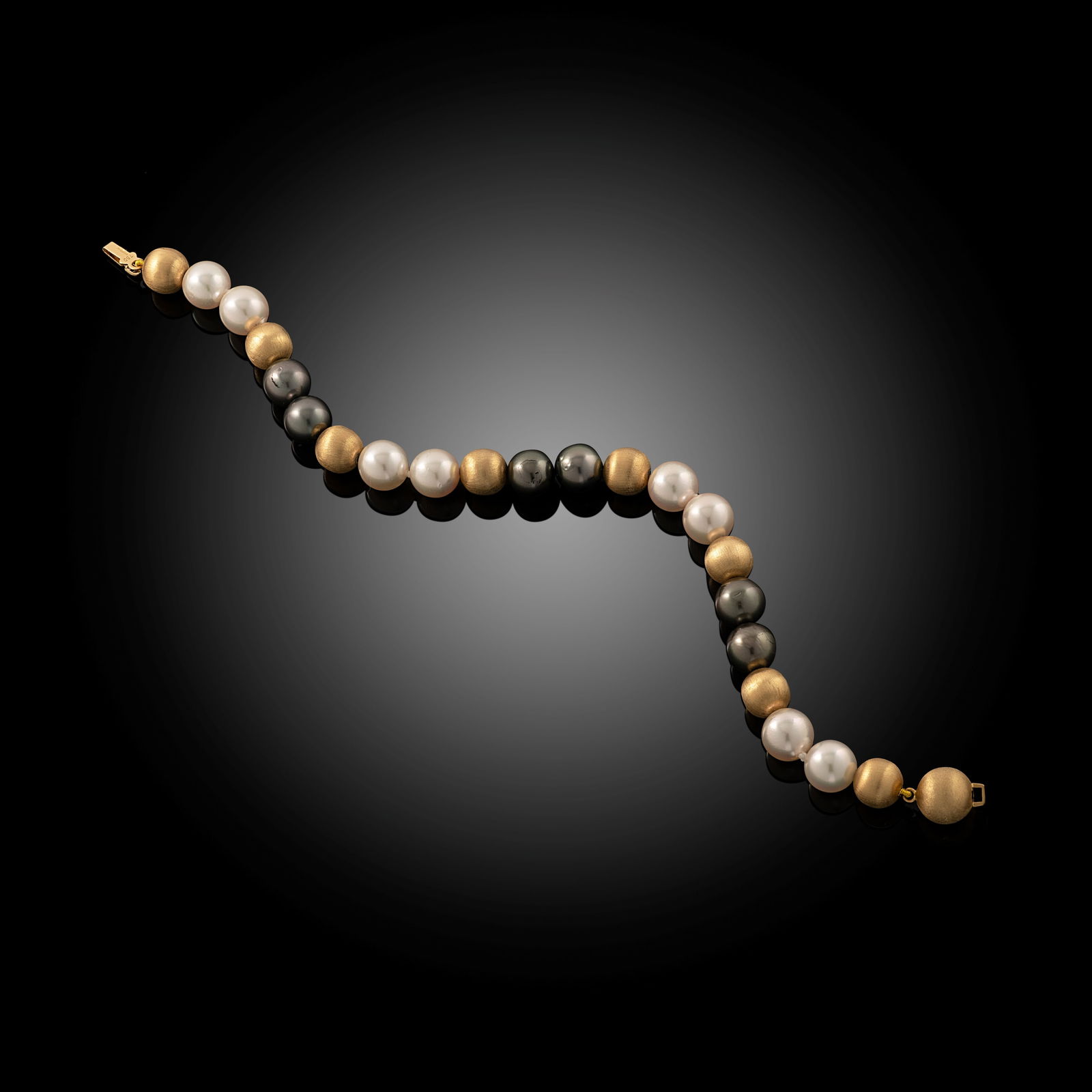 18 Carat Satin Gold Tahitian Pearl Bracelet - 2