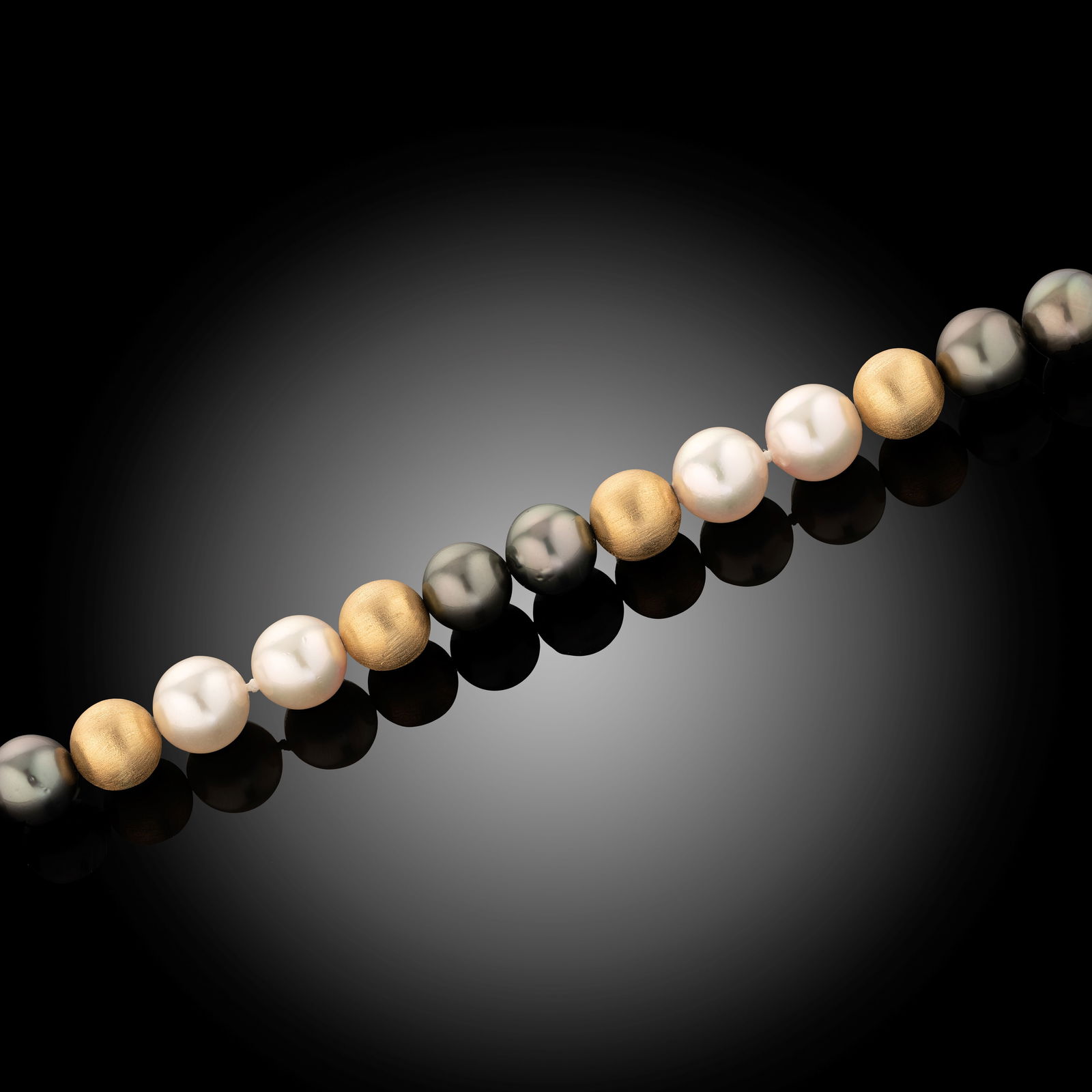 18 Carat Satin Gold Tahitian Pearl Bracelet - 3