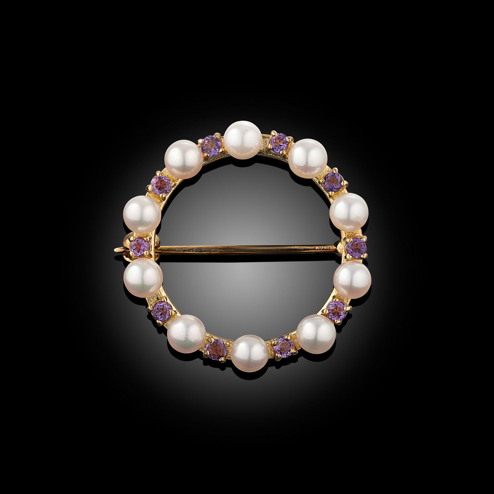 18 Carat Akoya Pearl And Amethyst Brooch: 14 carat yellow gold Akoya pearl and diamond set cluster stud earrings Length N/A Metal Type 18ct Yellow Gold Pearl Type Akoya Pearl Size 4-4.5mm Diamond Weight