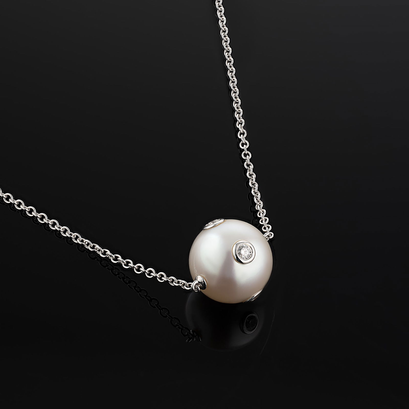 18 Carat Diamond Set South Sea Pearl Pendant Necklace - 2