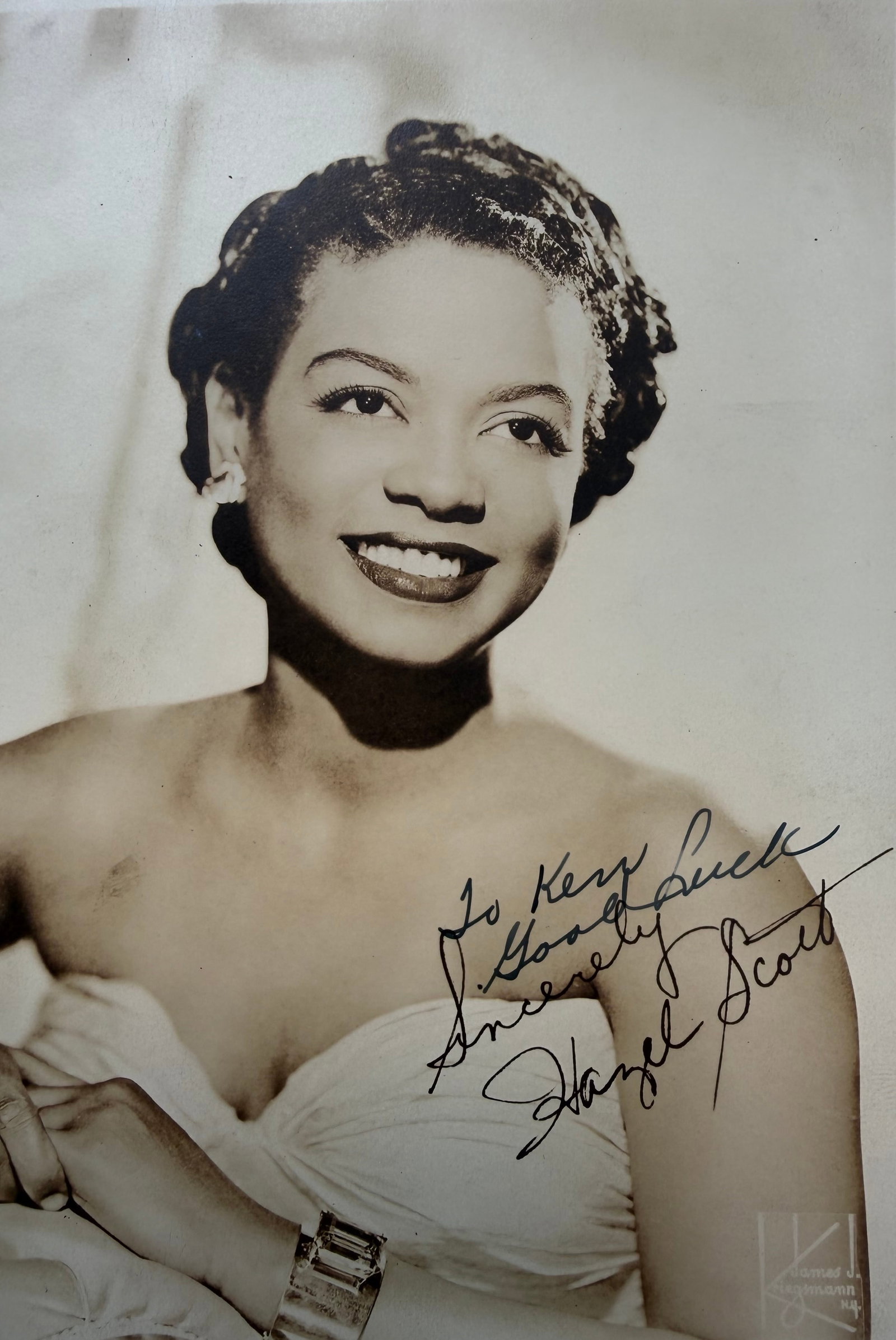 Mixed Lot (15 items) Of Hand Signed Photos of Stars from Stage, Screen and Music, Huge Resale - 3