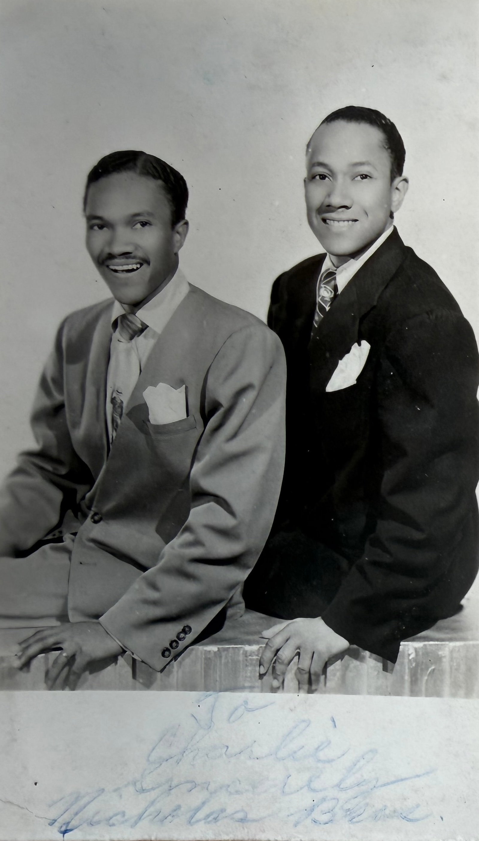 Mixed Lot (15 items) Of Hand Signed Photos of Stars from Stage, Screen and Music, Huge Resale - 6