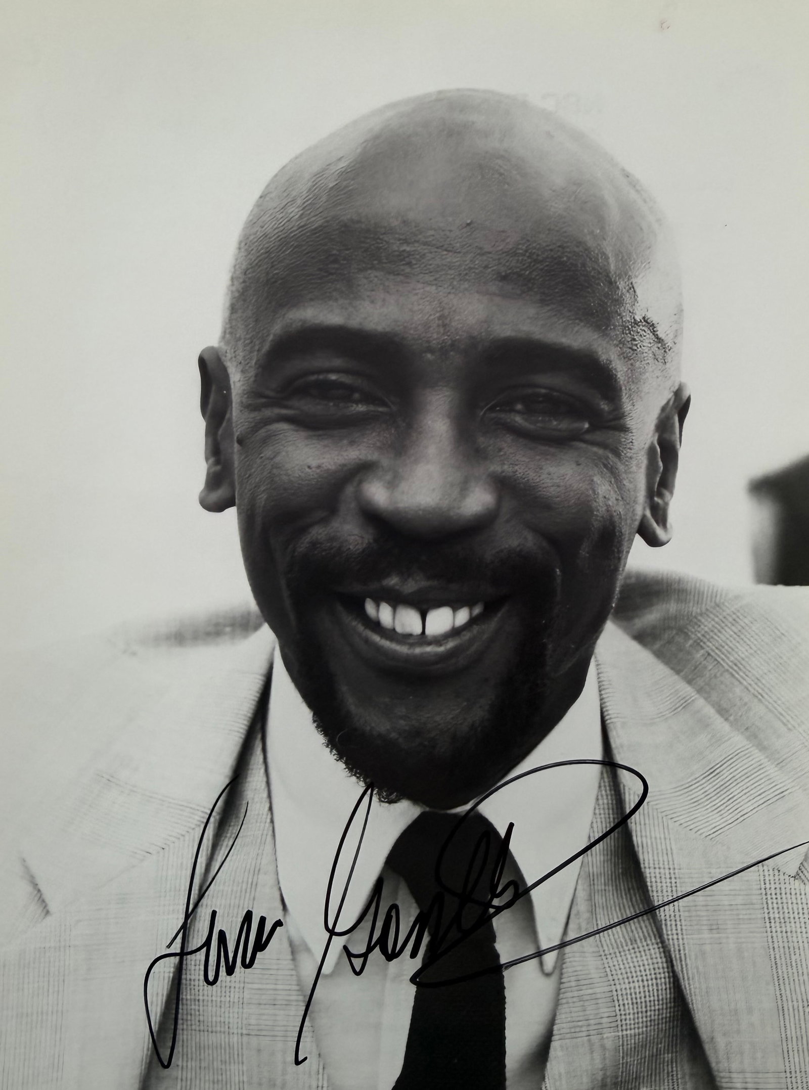 louis Gossett Junior, Hand Signed 25cm x 20cm Official Publicity Photo. COA Supplied On All Items: louis Gossett Junior, Hand Signed 25cm x 20cm Official Publicity Photo. COA Supplied On All Items Upon Request