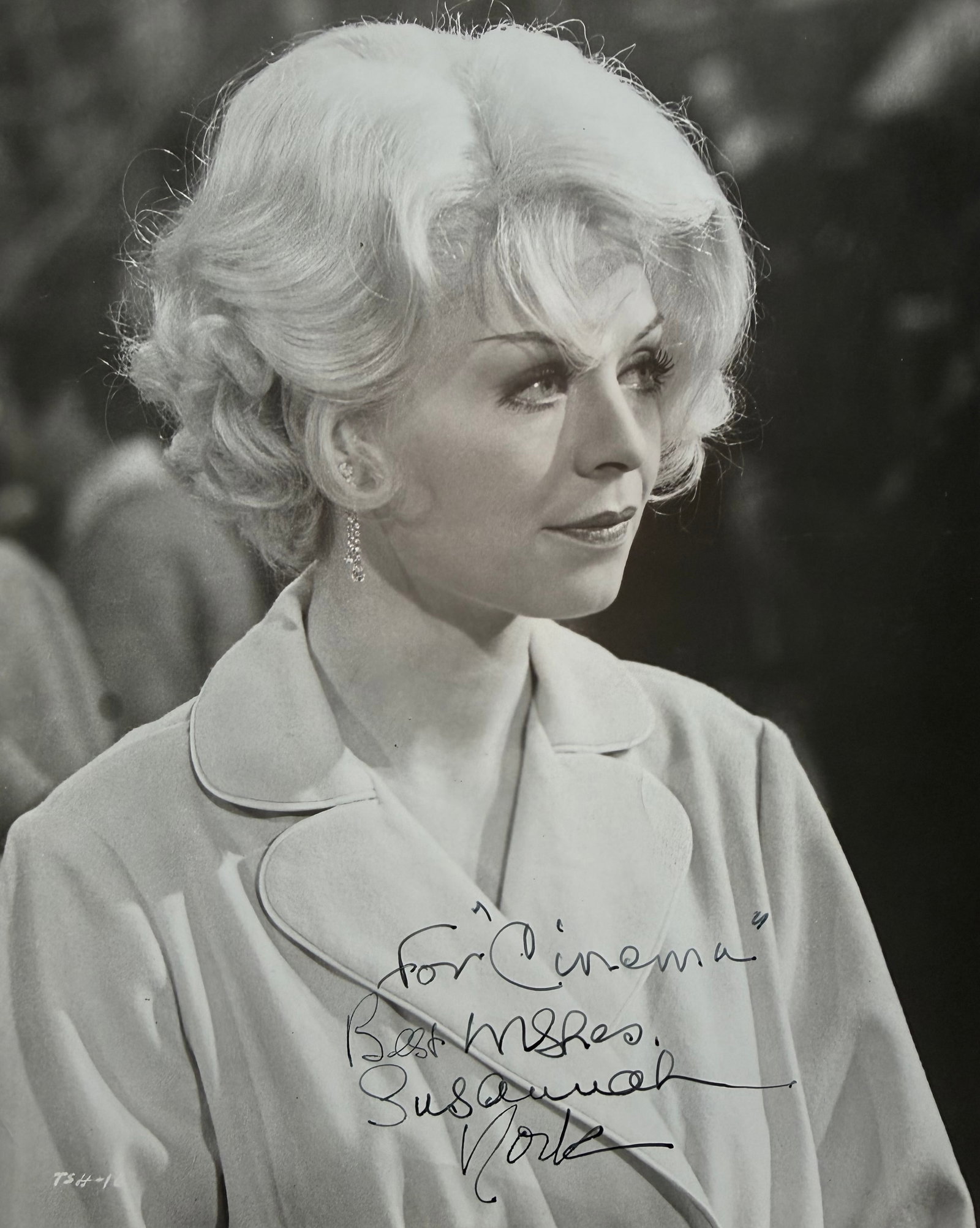 Susannah York, Hand Signed 25cm x 20cm Official Film Publicity Photo. COA Supplied On All Items Upon: Susannah York, Hand Signed 25cm x 20cm Official Film Publicity Photo. COA Supplied On All Items Upon Request