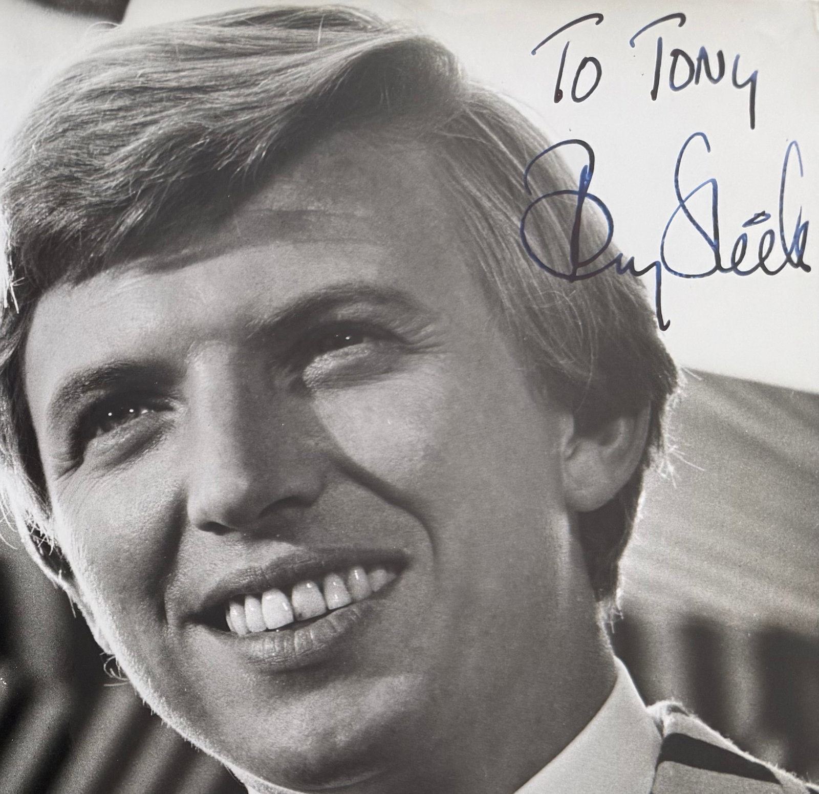 Tommy Steele Hand Signed 25cm x 20cm Official Film Photo. COA Supplied On All Items Upon Request (1 of 2)