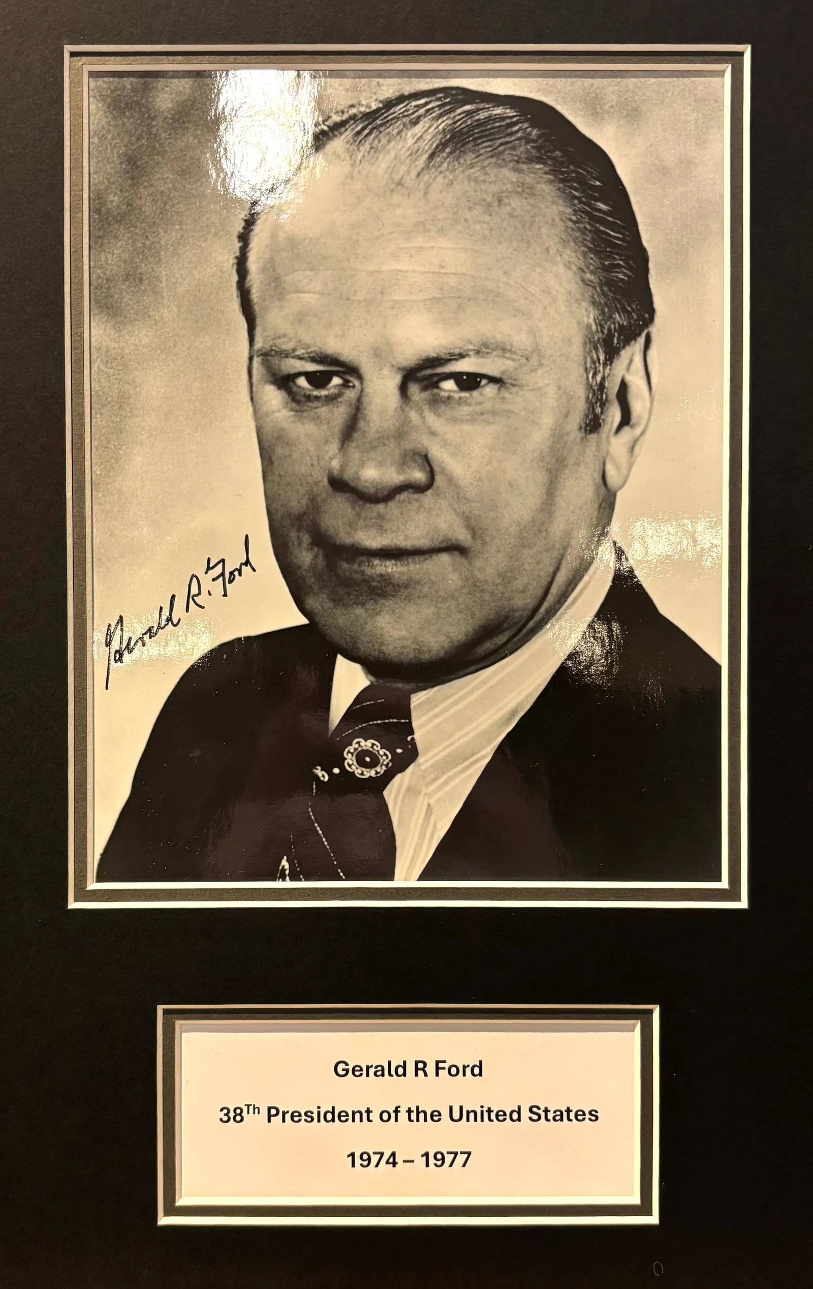 Gerald Ford, 38th President of the U.S.A, Hand Signed Framed 45cm x 30cm Photo Presentation. COA (1 of 2)