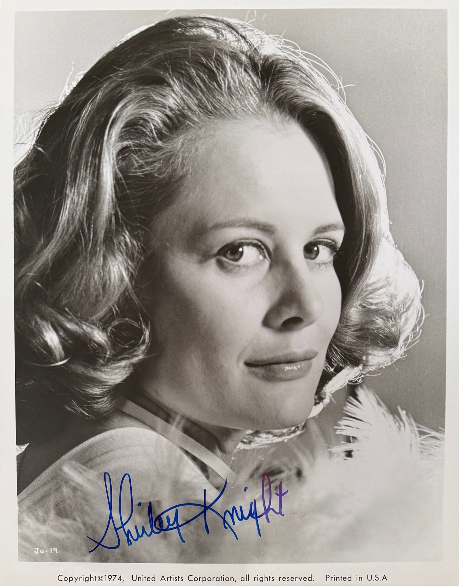 Shirley Knight Hand Signed 25cm x 20cm Official Film Publicity Photo. COA Supplied On All Items Upon: Shirley Knight Hand Signed 25cm x 20cm Official Film Publicity Photo. COA Supplied On All Items Upon Request