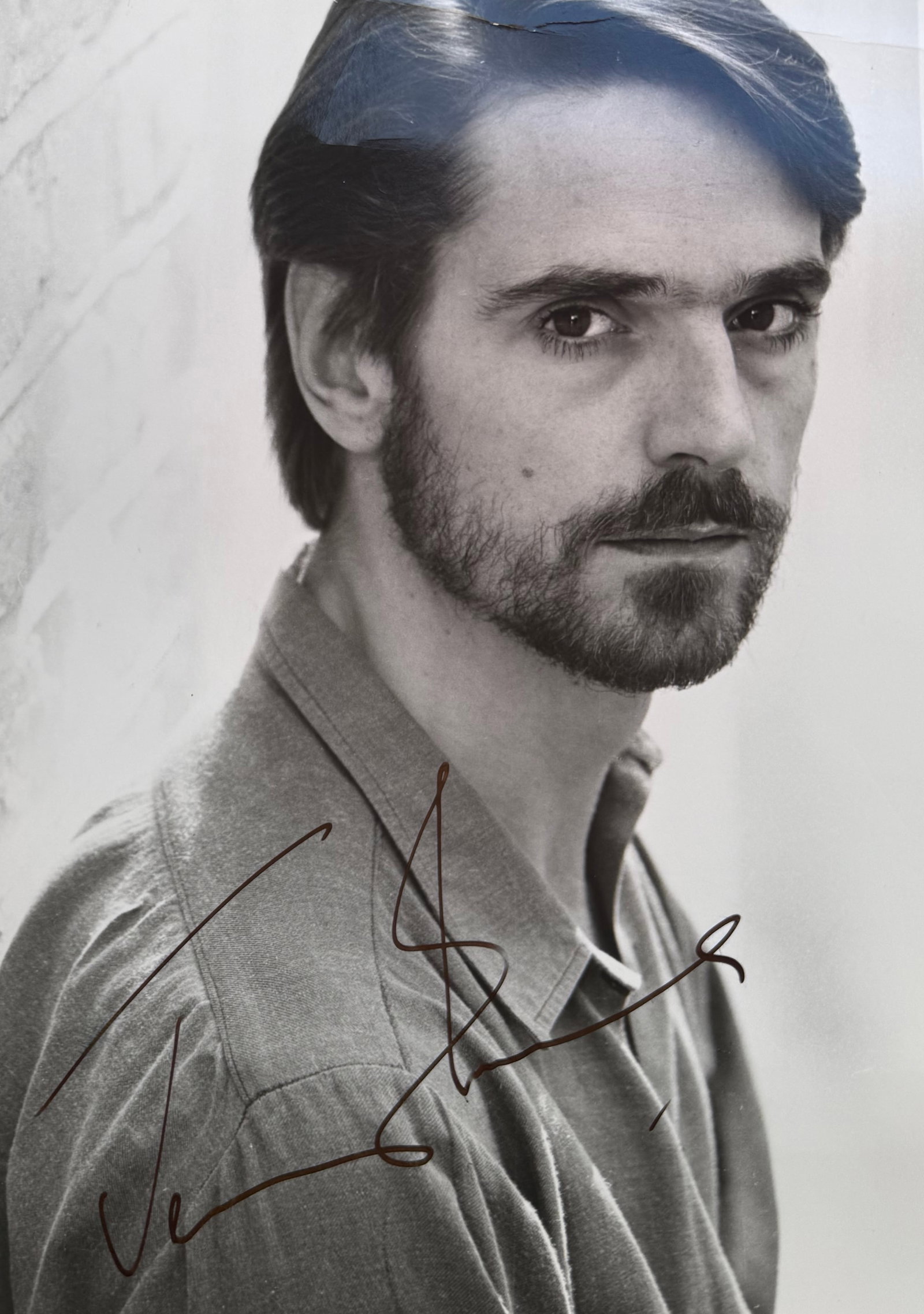 Jeremy Irons Hand Signed 25cm x 20cm Original Publicity Photo. COA Supplied On All Items Upon (1 of 3)