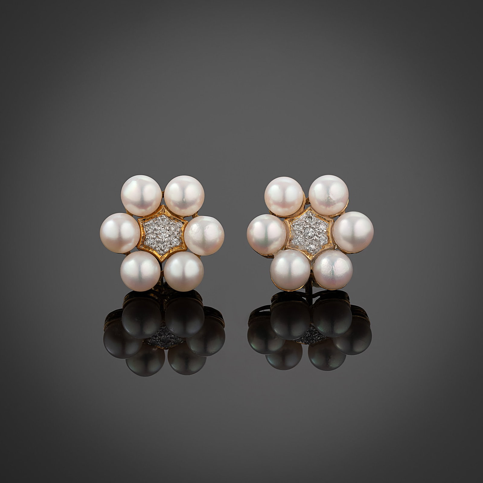 14 Carat Akoya Pearl And Diamond Cluster Studs: 14 carat yellow gold Akoya pearl and diamond set cluster stud earrings Length 16mm Metal Type: 14ct Yellow Gold Pearl Type: Akoya Pearl Size: 5-5.5mm Diamond Weight: 0.20cts Condition: Unworn Gross We