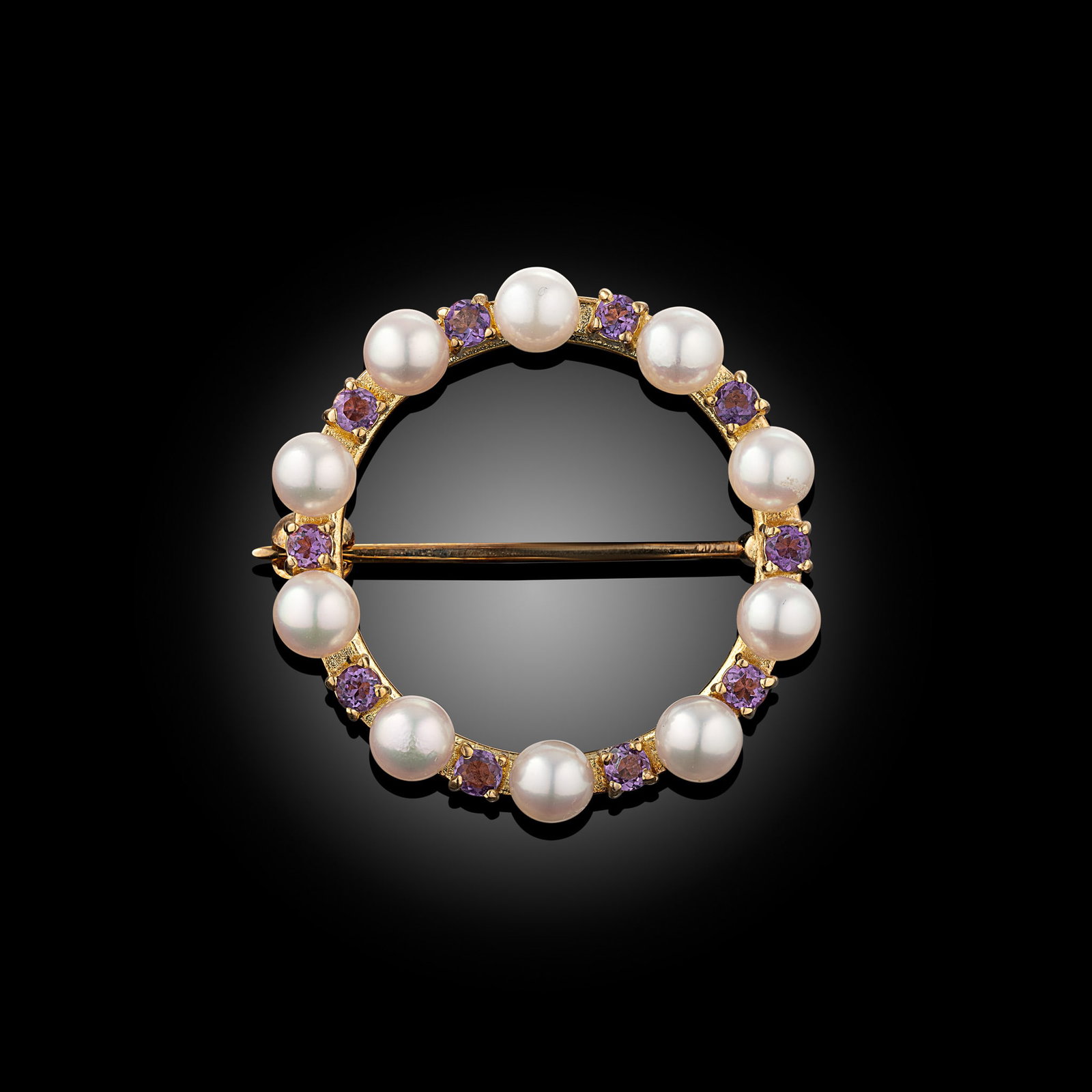 18 Carat Akoya Pearl And Amethyst Brooch: 18 carat yellow gold brooch with alternating Akoya pearls and amethyst stones Metal Type: 18ct Yellow Gold Pearl Type: Akoya Pearl Size: 4-4.5mm Diamond Weight: N/A Condition: Unworn Gross Weight: 3.6