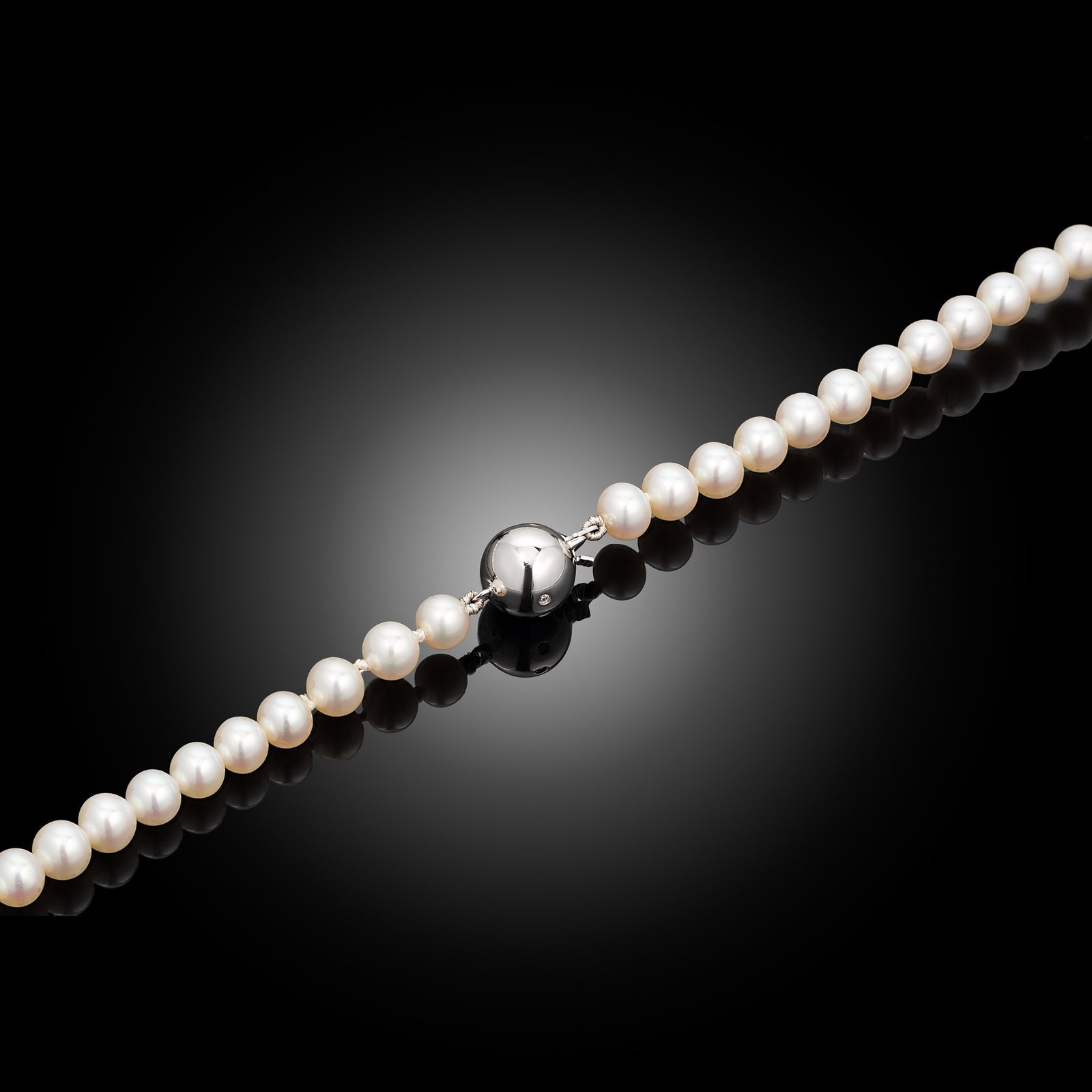 18ct White Gold Diamond Set Clasp Akoya & Tahitian Pearl Necklace - 2