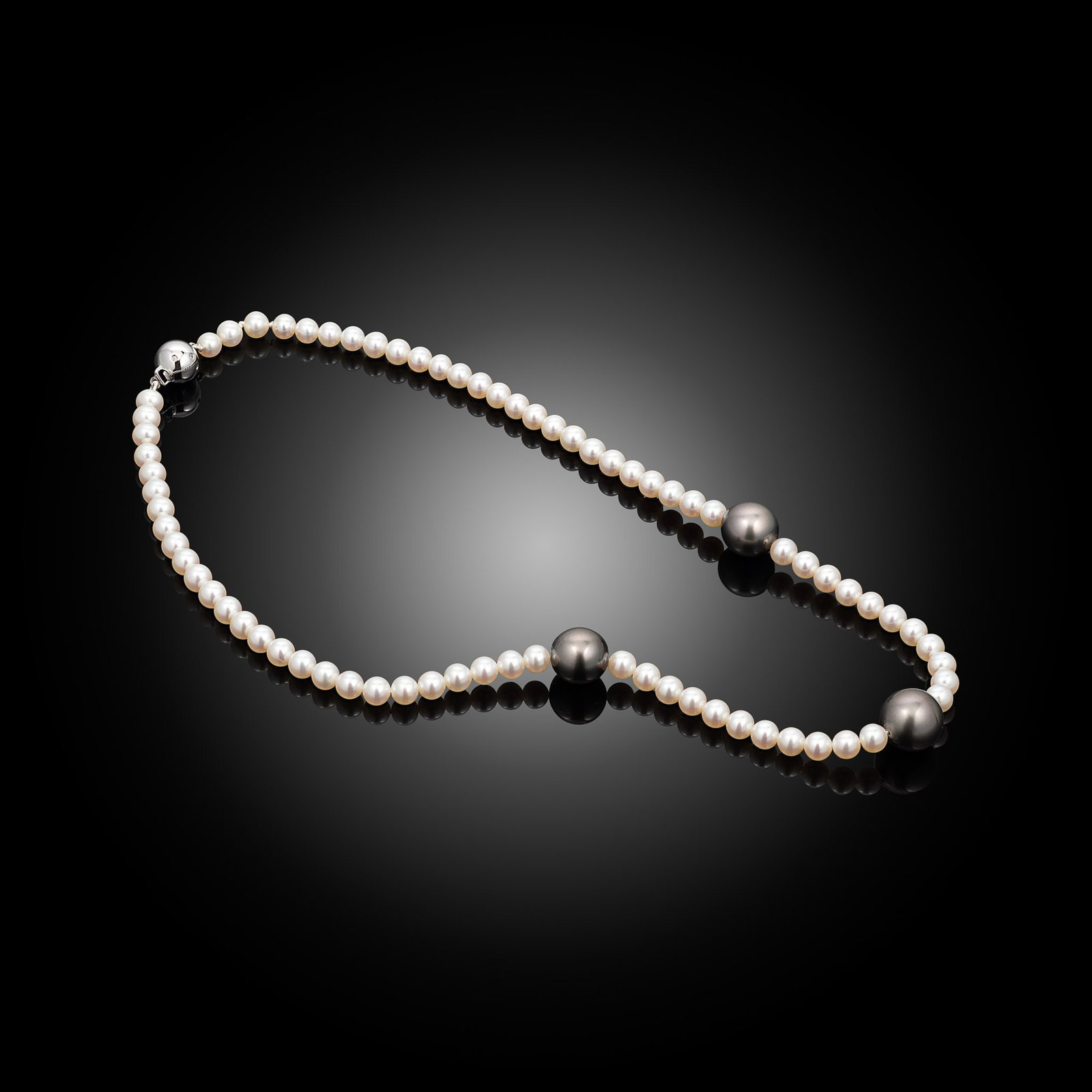 18ct White Gold Diamond Set Clasp Akoya & Tahitian Pearl Necklace - 3