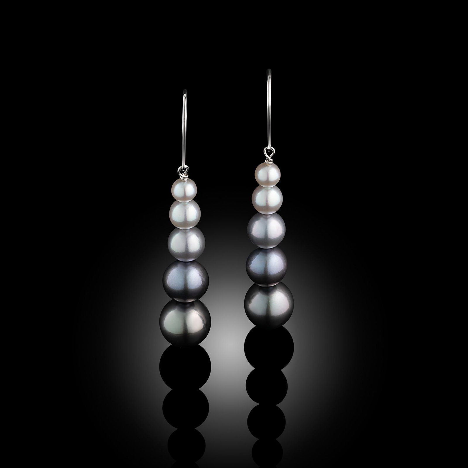 14 Carat Graduated Multi-colour Tahitian And Akoya Pearl Hook Earrings: 14 carat white gold Tahitian and Akoya pearl graduated hook earrings Metal Type: 14ct White Gold Pearl Type: Tahitian, Akoya Pearl Size: 4.5-9.5mm Diamond Weight: N/A Condition: Unworn Gross Weight: