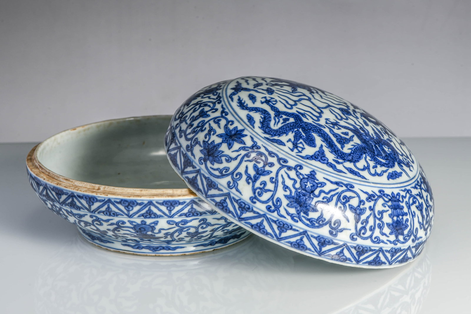 Blue and White Dragon Pattern Cover Box - 2