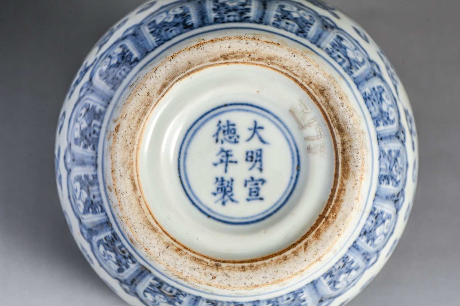 Blue and white scroll-leaf lotus pattern small jar - 6