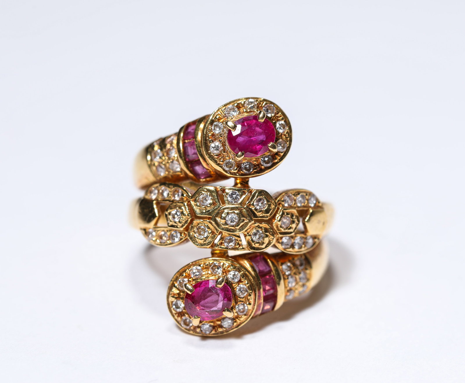 A RUBY AND GOLD RING (1 of 5)