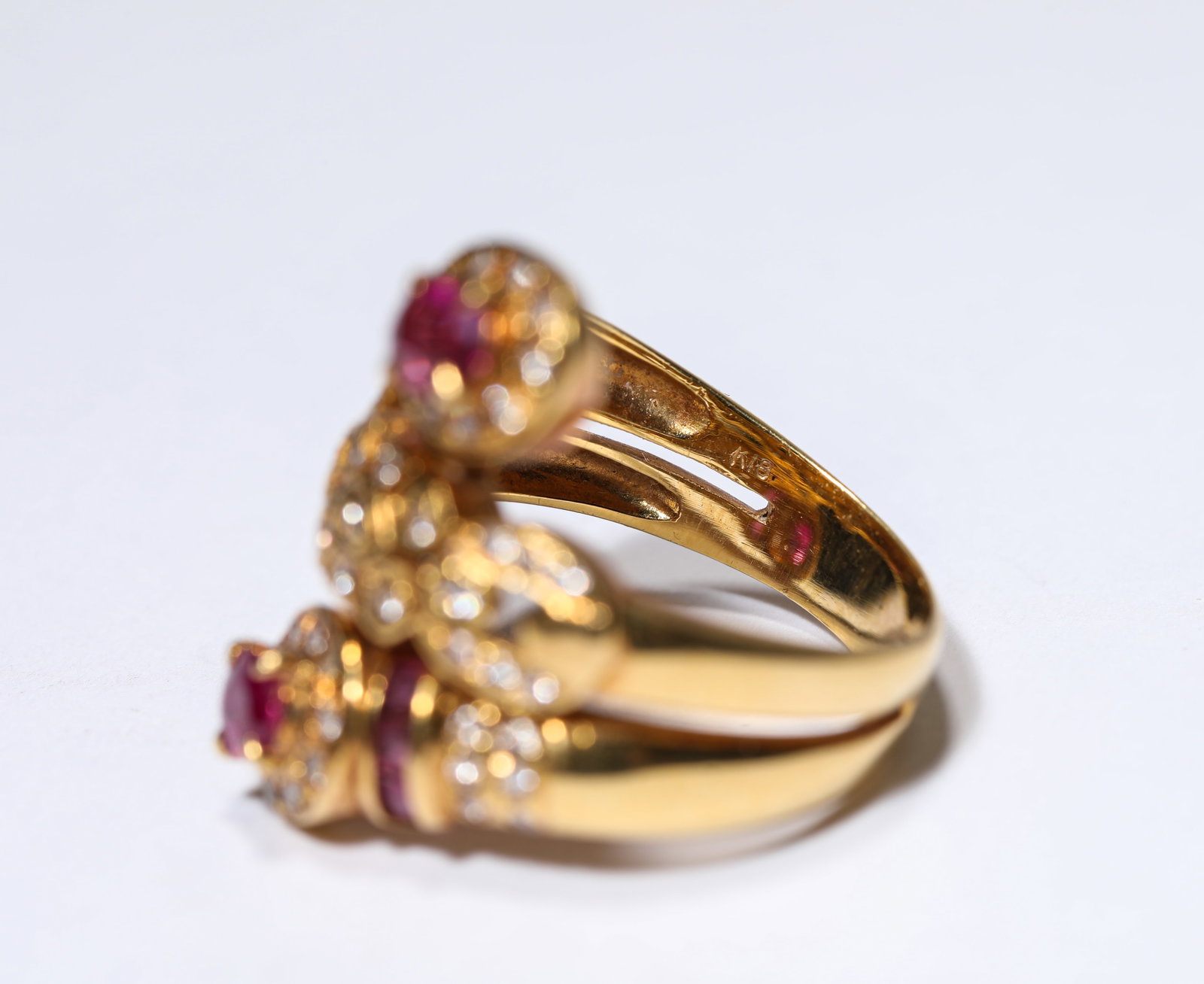 A RUBY AND GOLD RING - 4