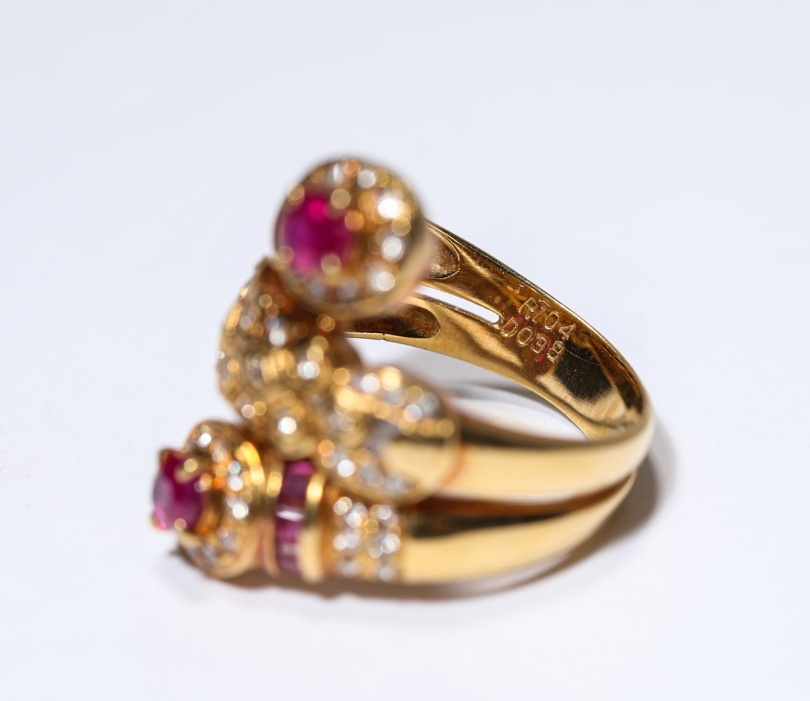 A RUBY AND GOLD RING - 5