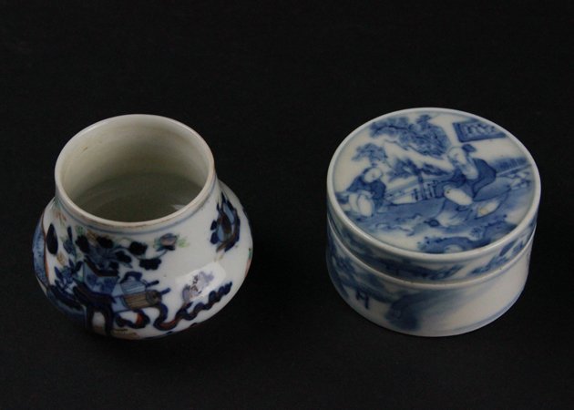 Lot of 2 chinese porcelain items (1 of 8)