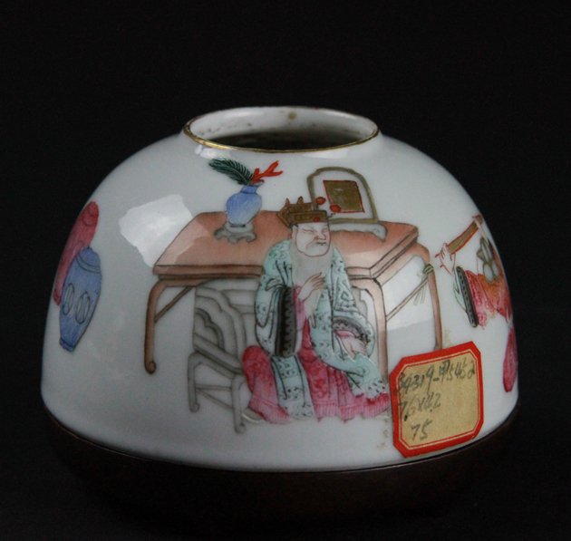 An old chinese porcelain water drop (1 of 5)