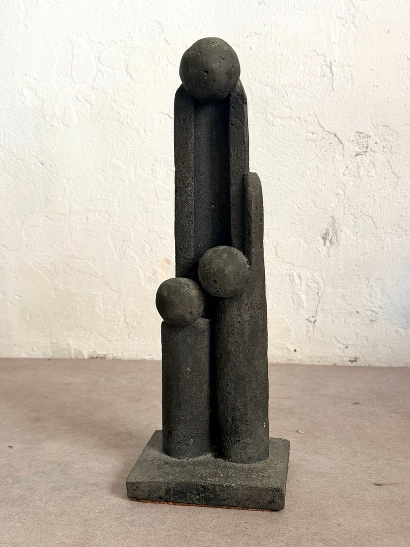 Itzhak Ofer, Israeli - Poland, Bronze Sculpture: Itzhak Ofer "Family", bronze sculpture, height 40 cm, width 14 cm, depth 12 cm. Signed with an engraving. Itzhak Ofer (1910–1998) was an Israeli sculptor, engineer, and playwright, born in Lodz, Pol