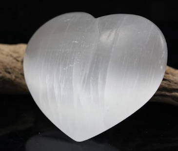 Natural Healing Selenite Heart 625 Carats: Natural Healing Selenite Heart 625 Carats.......size 60 mm; Beautiful white non-transparent Gypsum selenite crystals, as well as the partly transparent stones commonly come from Mexico. These are