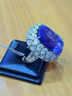 Natural Kashmir Sapphire 35 Carats - Gubelin: Natural Kashmir Sapphire 35.57 Carats - Gubelin certified.....