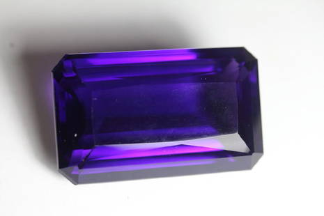 Natural Purple/Pink Amethyst 225.00 carats: Natural Color Changing Amethyst 225.00 carats.....Shape: Octagon Cut; Clarity: VVS;Origin: Brazil;Luster: RAVISHING;Color: PURPLE; Hardness: 7;Amethyst is a powerful and protective stone. It guards