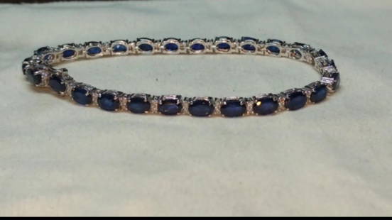 Natural Royal Blue Sapphire & Diamond Gold Bracelet: Natural Royal Blue Sapphire & Diamond Gold Bracelet....14k solid white gold 11.8 grams......Genuine earth mined Sapphires....18.5 Carats .Sapphire size - 6x4 mm. color - Royal Blue.....shape oval