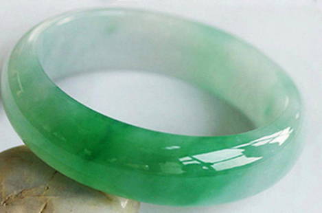 Natural Green JADE/Jadite Type A Bangle: Natural Green JADE/Jadite Type A Bangle......size 60 MM....