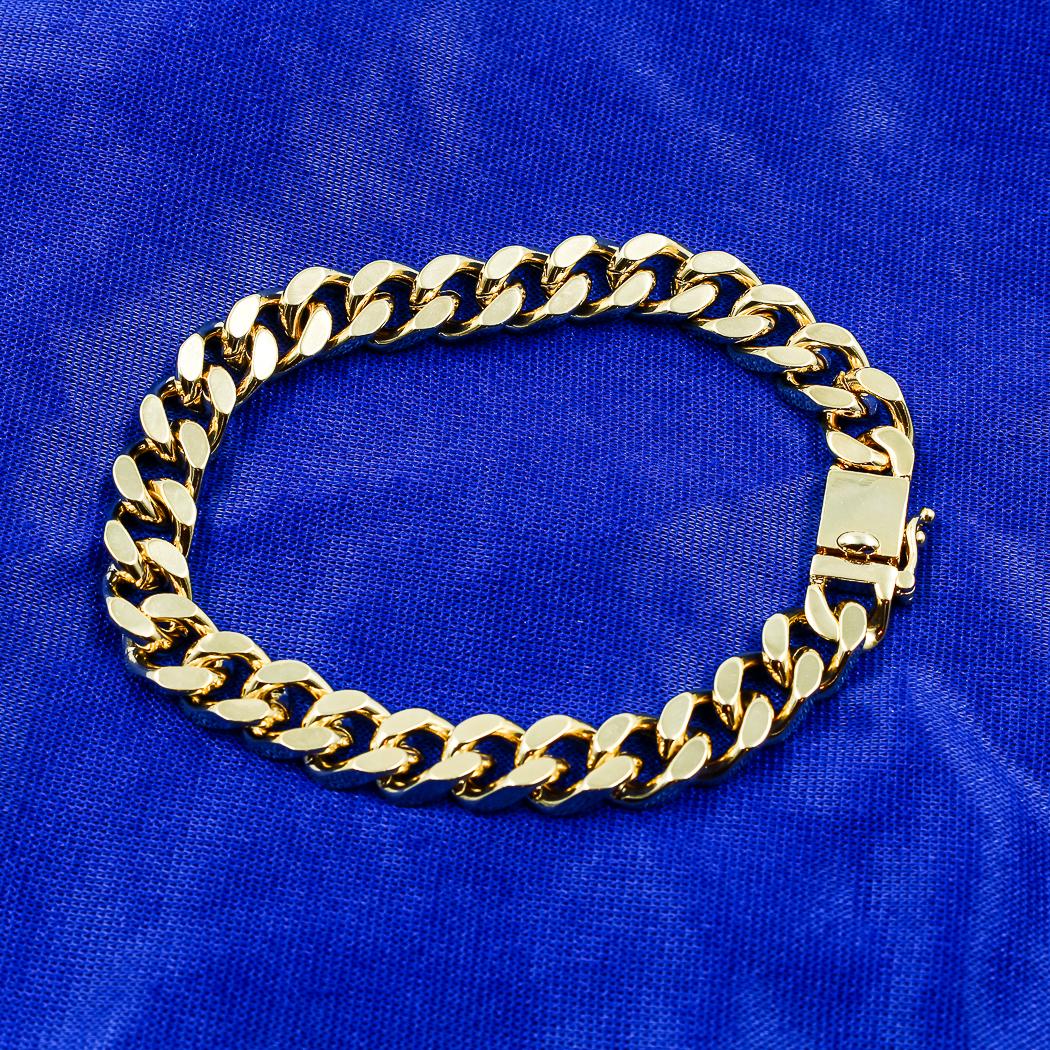 HUGE 48 GRAM 14 KT GOLD PLATED LINK BRACELET: HUGE 48 GRAM 14 KT GOLD PLATED LINK CHAIN BRACELET. CHAIN.This Rope Chain bracelet is 8.5 inches Long And A Healthy 8 mm. Thick. Total Bling Bling.