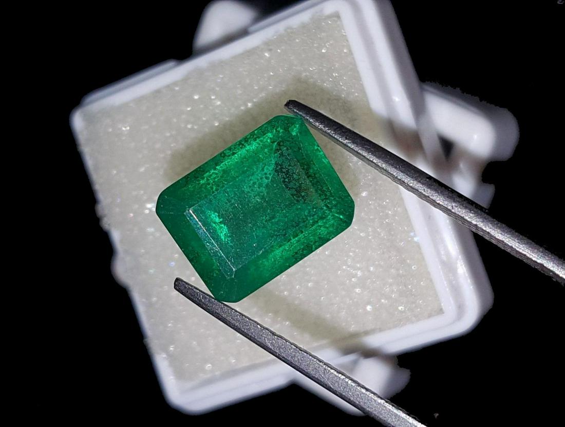 Natural Forest Green Emerald 8.00 Ct (1 of 1)