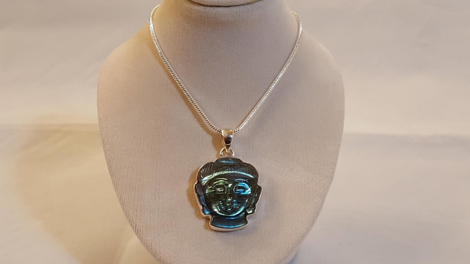 STUNNING HAND CARVED LABRADORITE BUDDAH PENDANT (1 of 6)