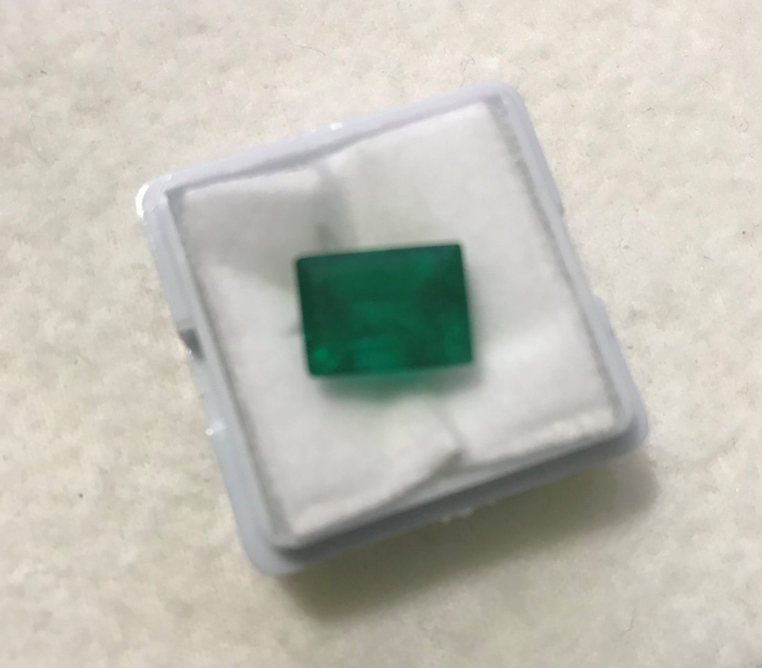 Forest Green  Emerald 7.90 Cts (1 of 2)