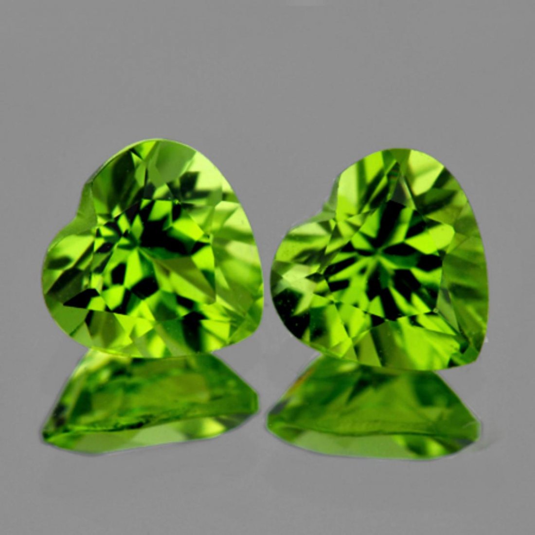 Natural Green Peridot Heart Pair - VVS: Natural Green Peridot Heart Pair 6 mm - VVS...QUANTITY : 2 pieces ( Perfectly Matched Pair ) COLOR : Top Neon Green ; CLARITY : VVS(BEST QUALITY) ORIGIN : PAKISTAN; HARDNESS : 7; LUSTER : Excellent!!!