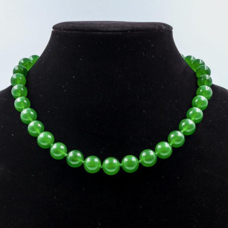 BEAUTIFUL 395 CTTW JADE QUARTZ NECKLACE (1 of 3)