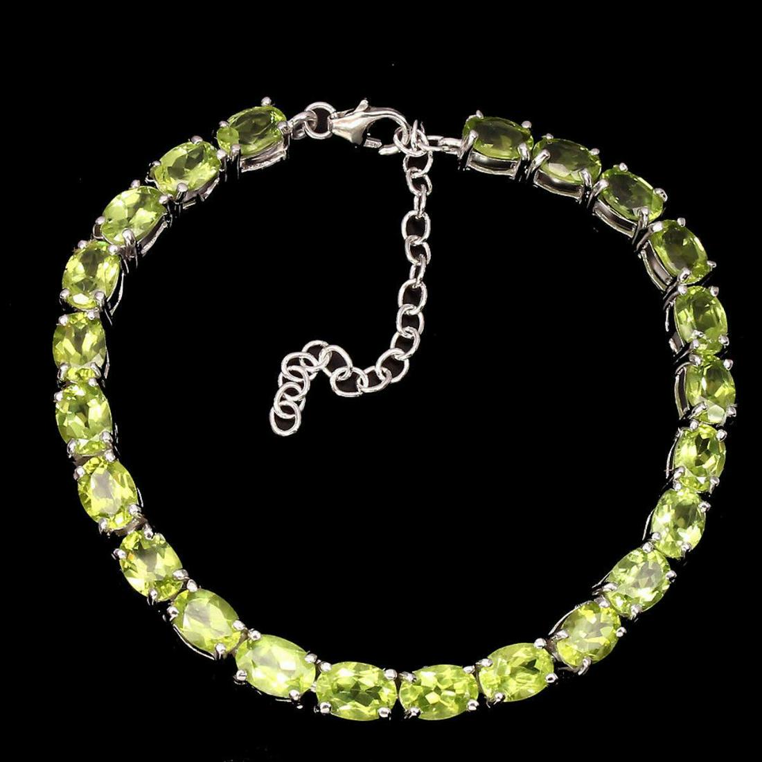 Natural  Rich Green Peridot 69 Cts Bracelet (1 of 3)