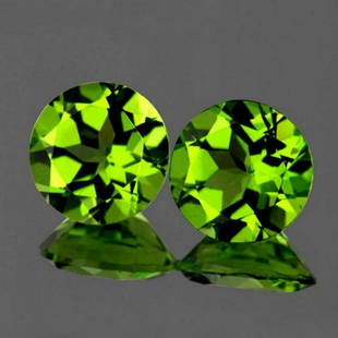 Natural Peridot Pair 9.00 mm - Flawless: Natural Peridot......top quality; SHAPE : Round SIZE ( L x W x D ) : 9.00 mm QUANTITY : 2 pieces (Perfectly Matched Pair) COLOR : AAA Green Best Color; CLARITY : Flawless-VVS1 AAA Grade ORIGIN :