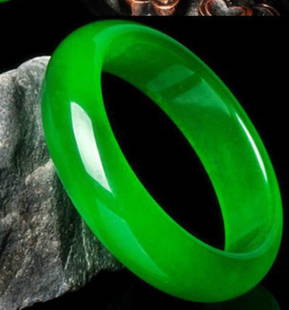 Chinese Green Jade Bangle: Chinese Green Jade Bangle