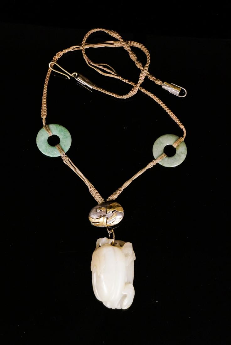 CHINESE QING DYNASTY WHITE JADE PENDANT NECKLACE (1 of 5)