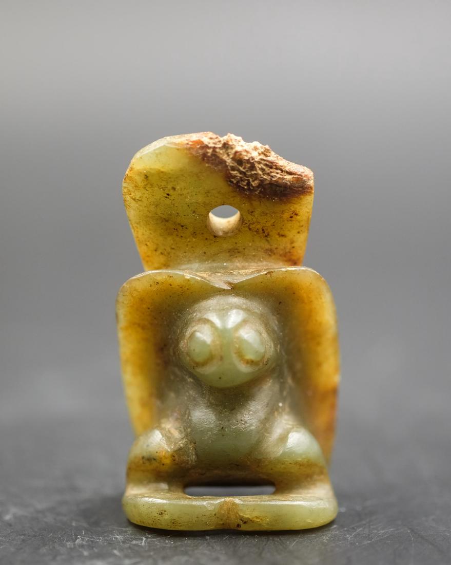 CHINESE ARCHAIC JADE PENDANT (1 of 10)