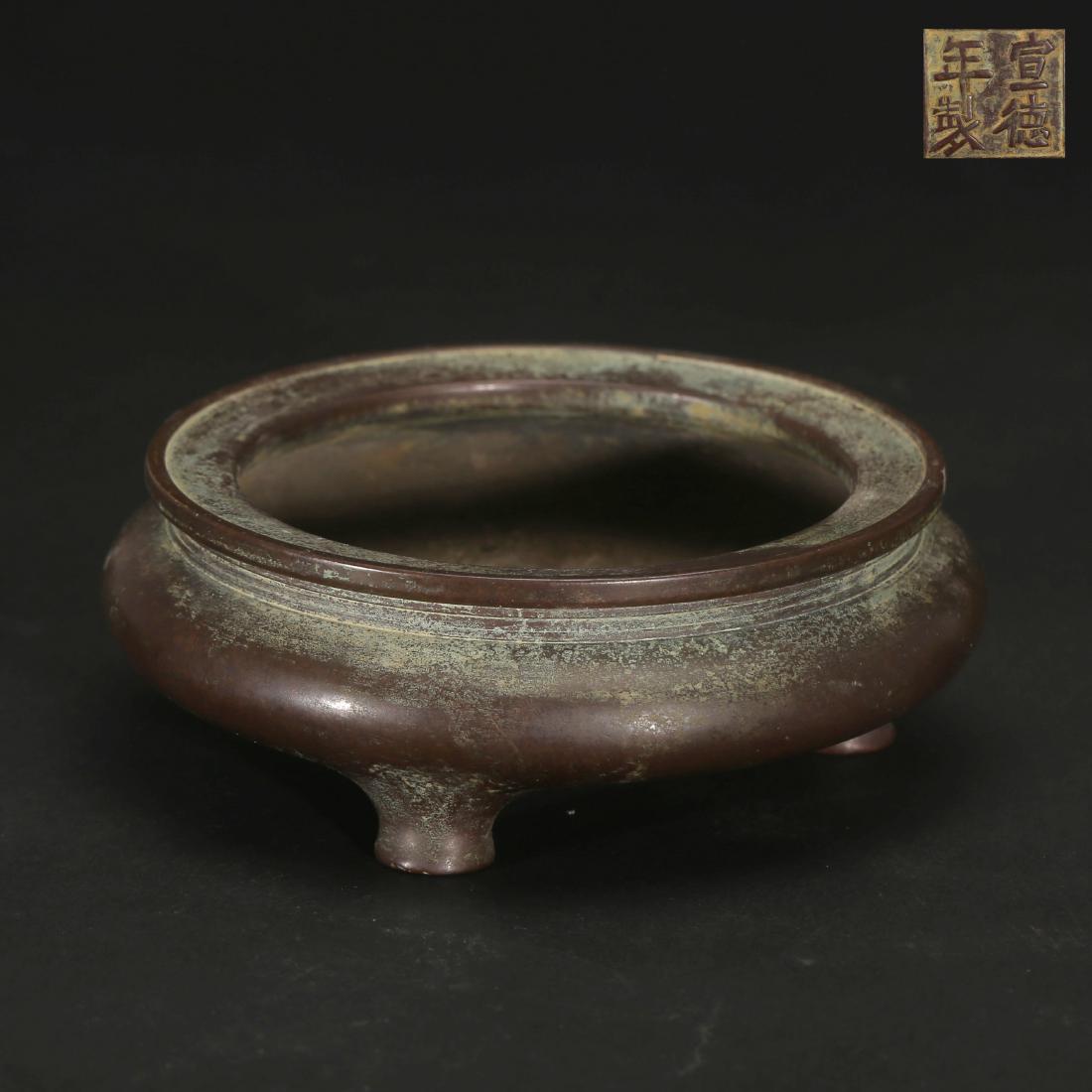 CHINESE BRONZE TRIPOD CENSER WITH MARK (1 of 8)