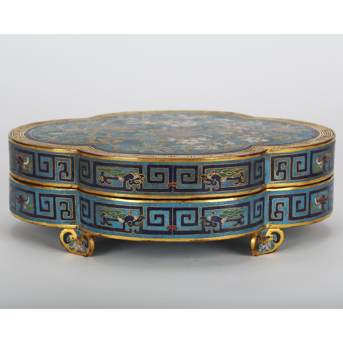 CHINESE CLOISONNE LOBBED SHAPE COVER BOX (1 of 8)